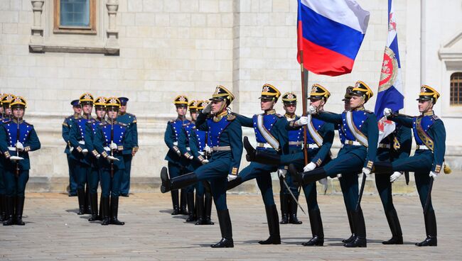 Военнослужащие Президентского полка во время развода конного караула. Архивное фото