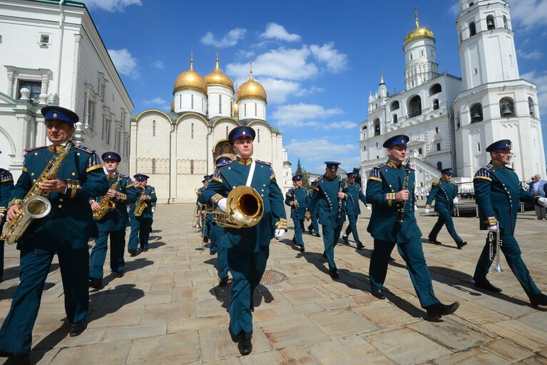 Военнослужащие Президентского полка во время развода конного караула, в рамках подготовки к фестивалю Спасская башня