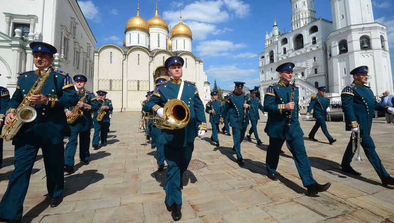 Военнослужащие Президентского полка во время развода конного караула, в рамках подготовки к фестивалю Спасская башня