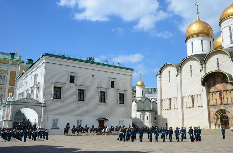 Военнослужащие Президентского полка во время развода конного караула, в рамках подготовки к фестивалю Спасская башня