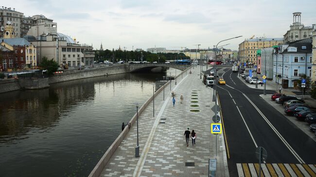 Якиманская набережная в Москве