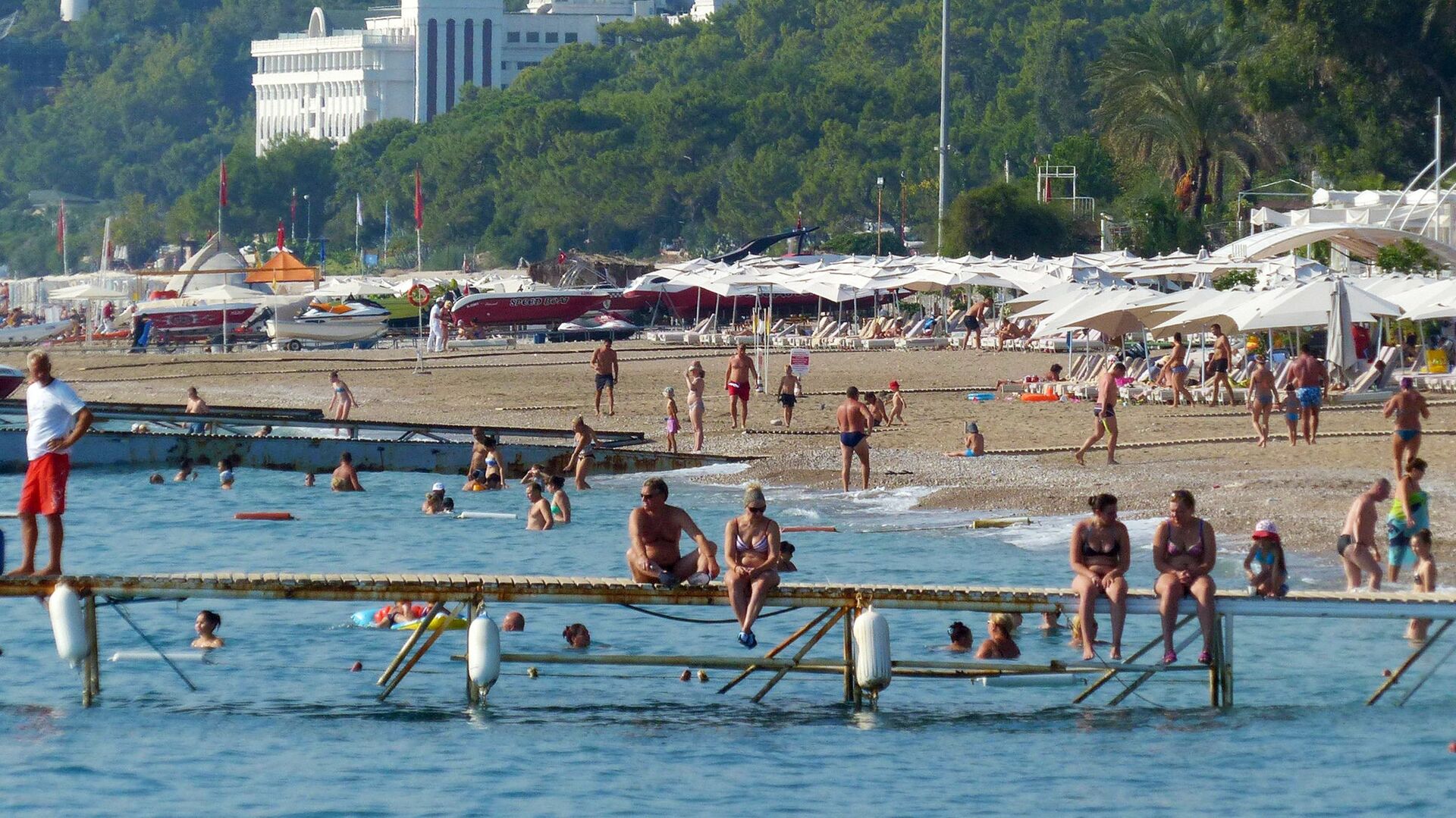 Пляж одного из курортов Антальи - РИА Новости, 1920, 20.07.2022