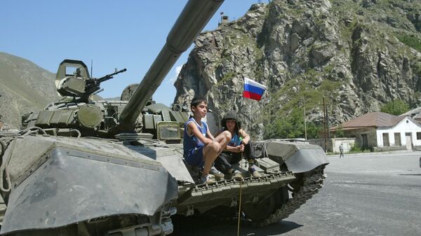 Российский танк в пригороде Цхинвали. Архивное фото