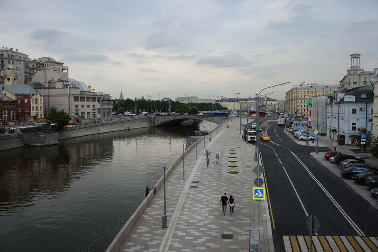 Якиманская набережная в Москве