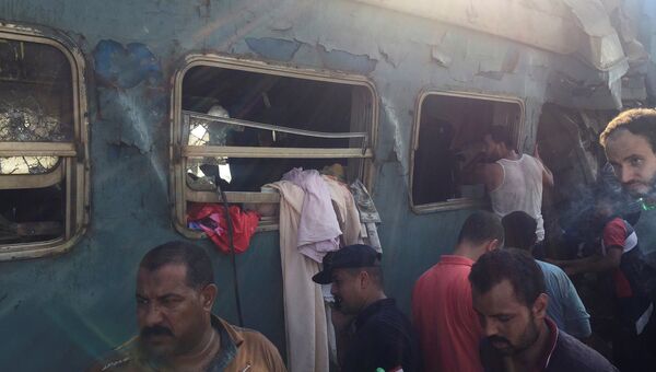 Место столкновения поездов в городе Александрия в Египте. 11 августа 2017
