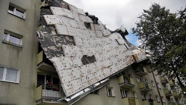 Здание, разрушенное во время шторма в польском городе Быдгощ. 12 августа 2017