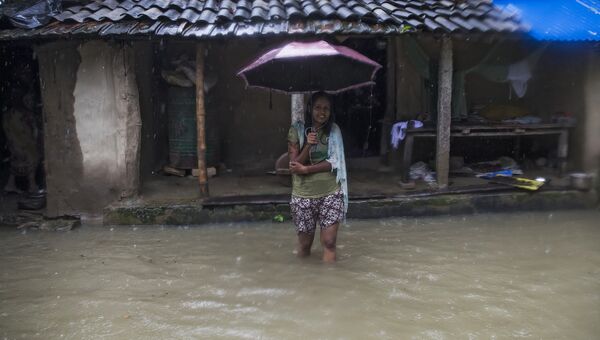 Жительница региона Саптари в Непале во время наводнения. 12 августа 2017