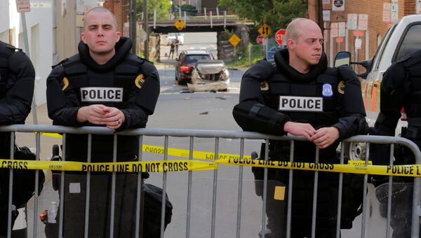 Полиция на месте наезда автомобиля на людей в американском городе Шарлоттсвилль (штат Виргиния)