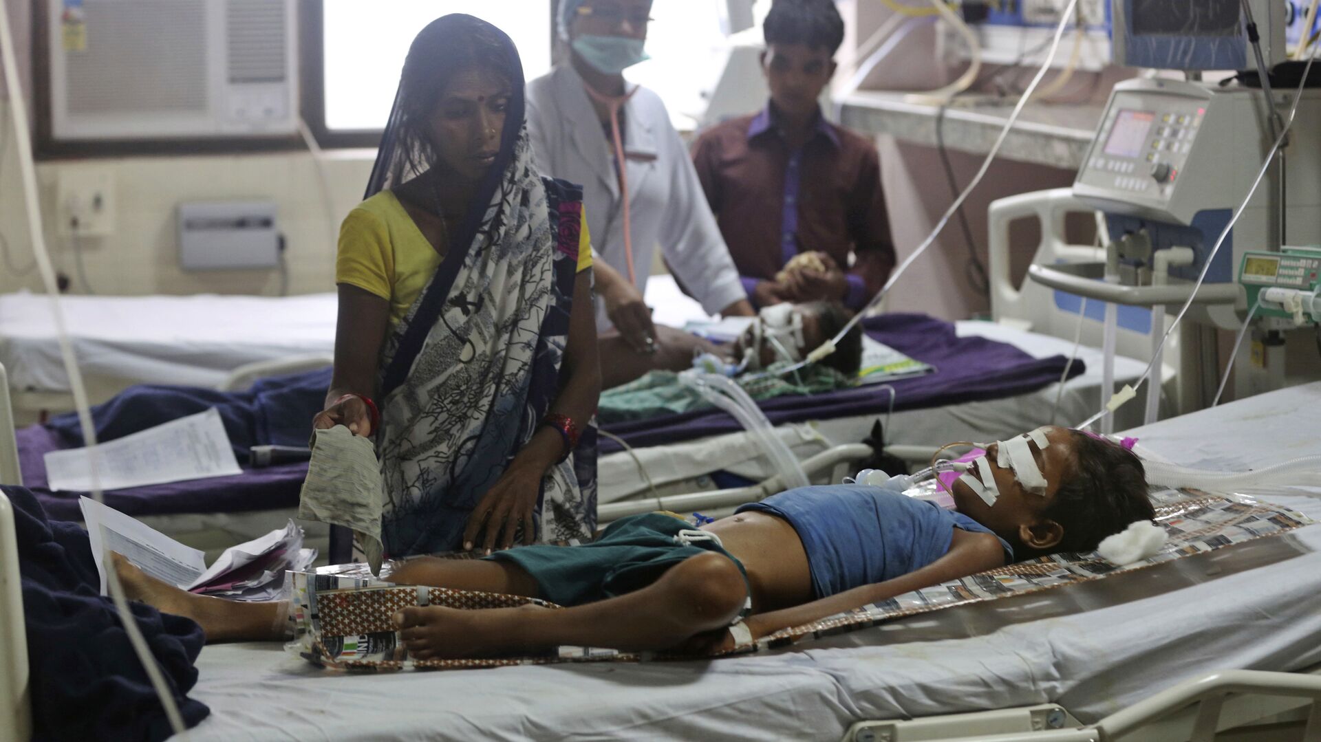 Пострадавшие дети в больнице Баба Рагхав в индийском штате Уттар-Прадеш. 13 августа 2017 - РИА Новости, 1920, 09.01.2021