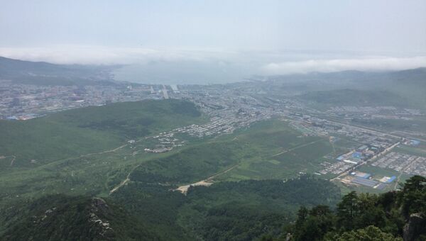 Вид с горы Сахян на КНДР. Архивное фото