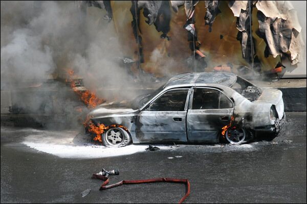 Более тысячи автомобилей сожжено в новогоднюю ночь во Франции - МВД