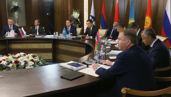 Председатель правительства РФ Дмитрий Медведев на заседании Евразийского межправительственного совета. 14 августа 2017