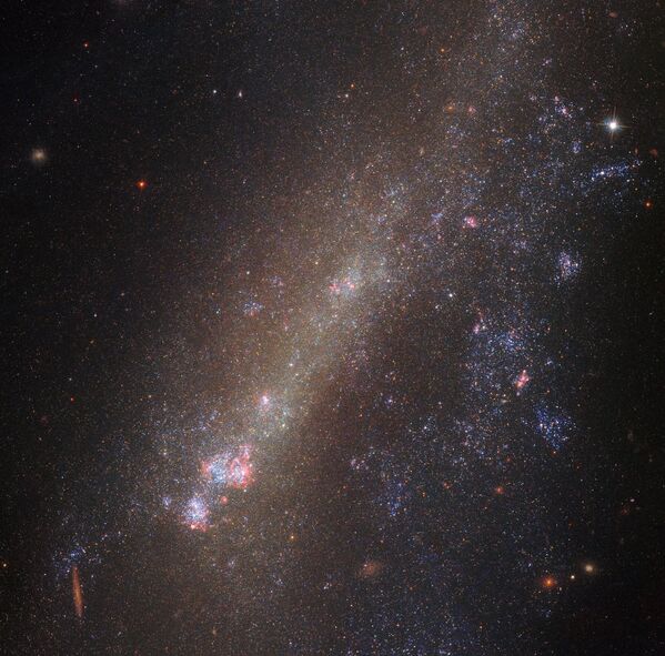 Галактики IC 1727 и NGC 672, столкнувшиеся в недавнем прошлом