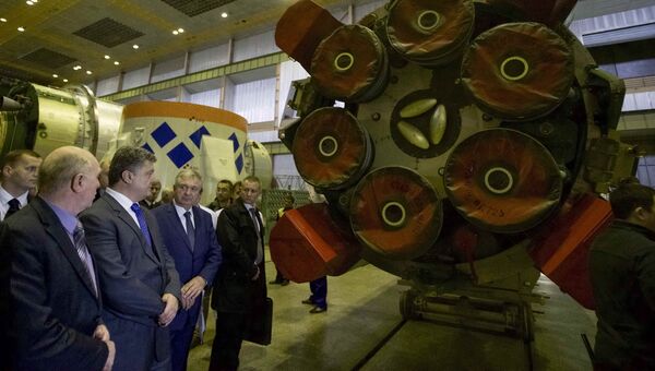 Президент Украины Петр Порошенко на заводе Южмаш в Днепре. 2014 год