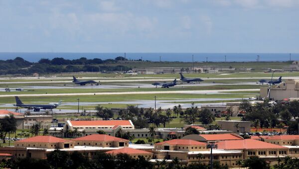 Американские военные самолеты на авиабазе Андерсен на острове Гуам