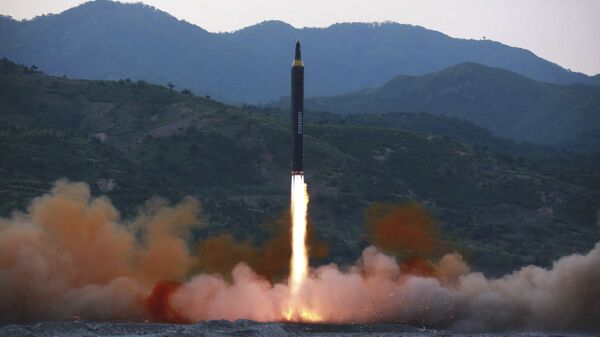 Запуск баллистической ракеты Хвасон-12 в КНДР 