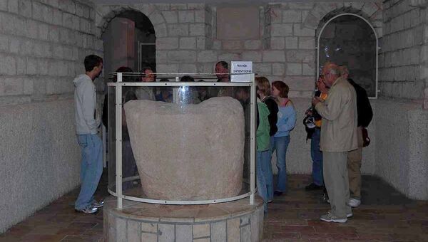 Каменная чаша для воды в Кане Галилейской
