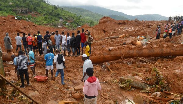 Оползни после сильных дождей и наводнений в Сьерра-Леоне