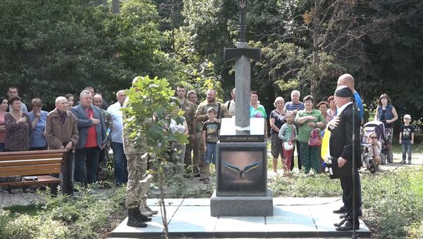 Открытие в Киеве памятника бойцам ВСУ в виде меча, пронзающего карту РФ