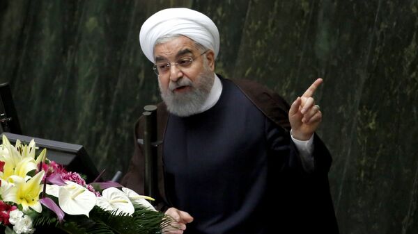 Президент Ирана Хасан Роухани выступает на заседании парламента в Тегеране