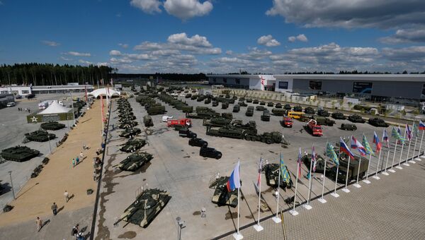 Экспозиция военной техники в преддверии открытия Международного военно-технического форума Армия-2017. 15 августа 2017