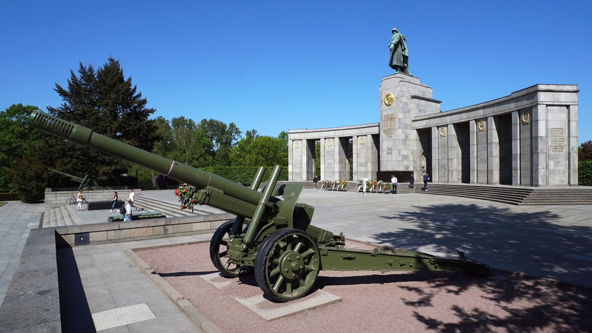 Военный мемориал в берлинском парке Тиргартен - РИА Новости, 1920, 03.05.2021