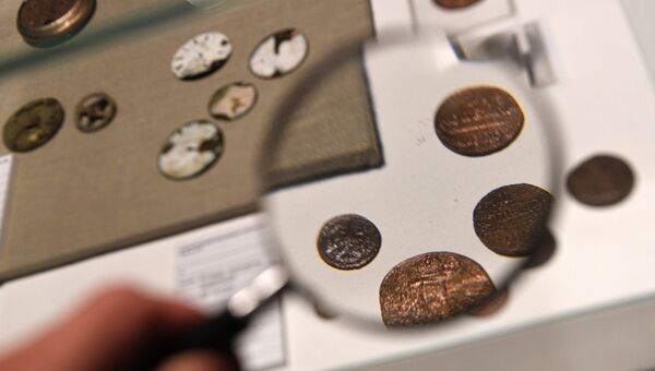 Монеты на выставке Тайны московских подземелий в Музее Москвы