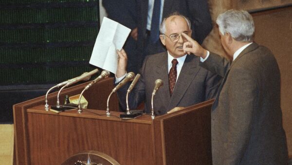 Запрещение Коммунистической партии. Михаил Горбачев и  Борис Ельцин  во время внеочередной сессии Верховного Совета РСФСР. Москва,1991