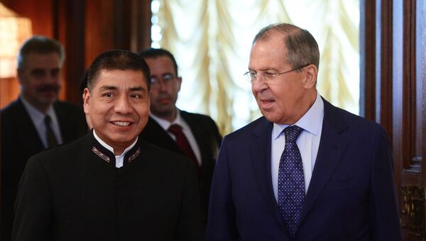 Глава МИД Боливии Фернандо Уанакуни Мамани и министр иностранных дел РФ Сергей Лавров. 16 августа 2017