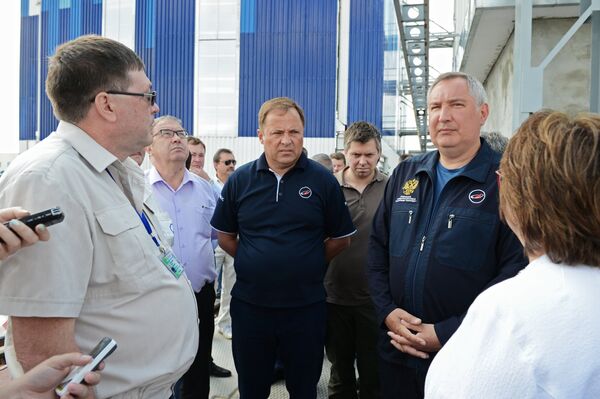 Заместитель председателя правительства РФ Дмитрий Рогозин во время рабочей поездки на космодром Восточный. 16 августа 2017 Заместитель председателя правительства РФ Дмитрий Рогозин во время рабочей поездки на космодром Восточный. 16 августа 2017