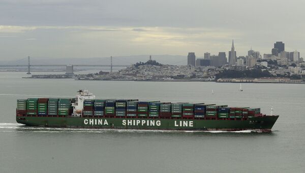Судно с контейнерами в Сан-Франциско, США