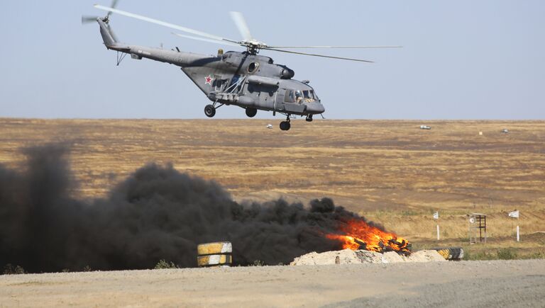 Вертолет Ми-8АМТШ над полигоном Кадамовский в Ростовской области во время подготовки к международному военно-техническому форуму Армия-2017