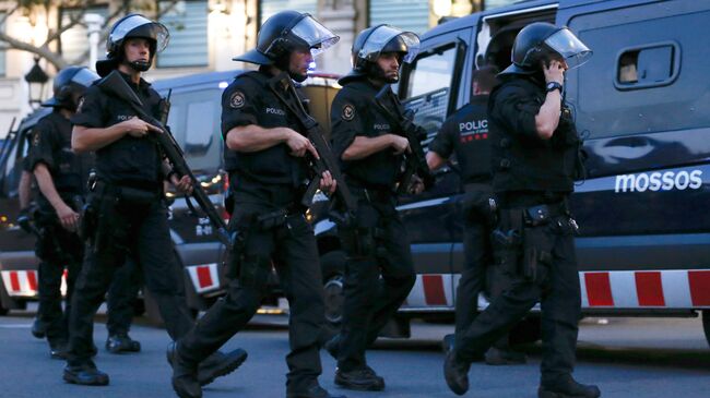 Испанские полицейские в Барселоне. Архивное фото