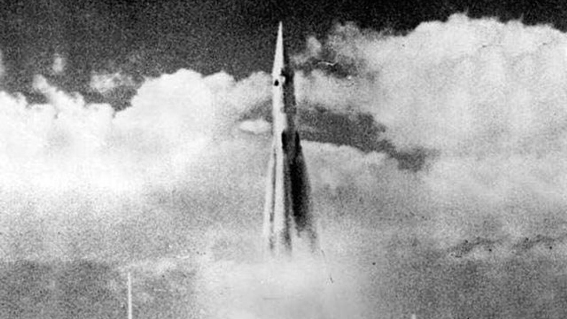 Первый пуск межконтинентальной баллистической двухступенчатой ракеты Р-7 - РИА Новости, 1920, 21.08.2022