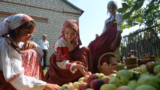 Девочки на празднике Преображения Господня