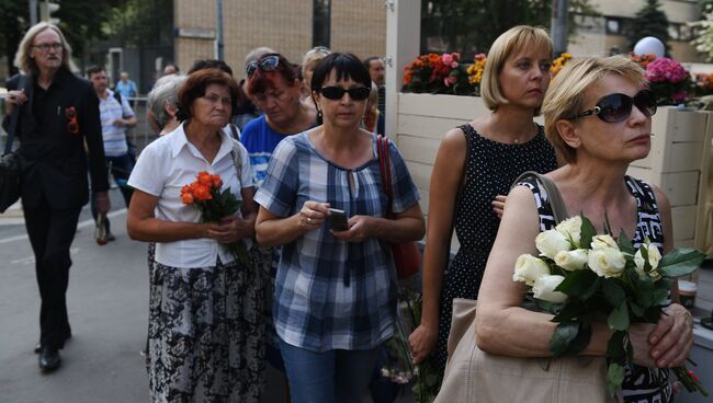 На церемонии прощания с актрисой Верой Глаголевой в Центральном доме кино в Москве. 19 августа 2017