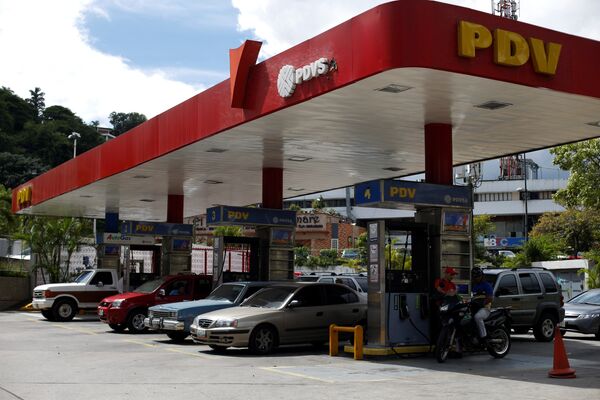 Заправочная станция PDVSA в Каракасе, Венесуэла. 25 июля 2017 Заправочная станция PDVSA в Каракасе, Венесуэла. 25 июля 2017