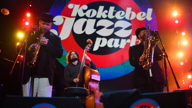 Музыканты коллектива Brill Family во время выступления на фестивале Koktebel Jazz Party 2017