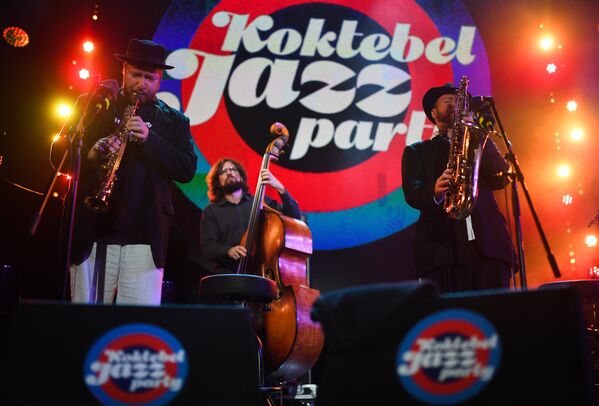 Музыканты коллектива Brill Family во время выступления на фестивале Koktebel Jazz Party 2017
