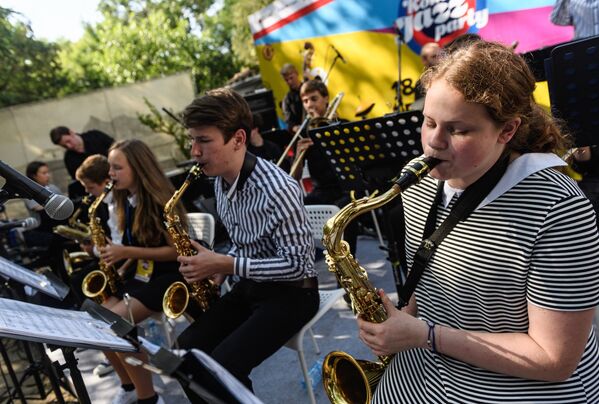 Музыканты джазового оркестра детской школы искусств департамента культуры Москвы выступают на Волошинской сцене фестиваля Koktebel Jazz Party 2017