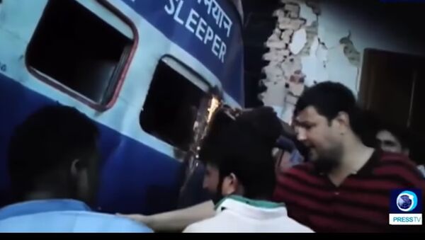 Крушение поезда в Индии. Скриншот видео