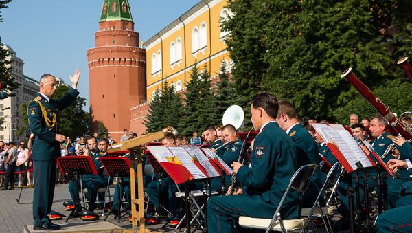 Музыканты Центрального военного оркестра Министерства Обороны РФ во время закрытия летнего сезона Военные оркестры в парках. 19 августа 2017