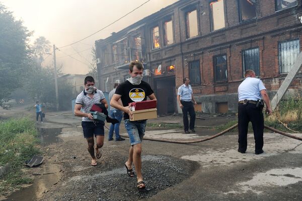 Пожар на территории жилого сектора в Ростове-на-Дону