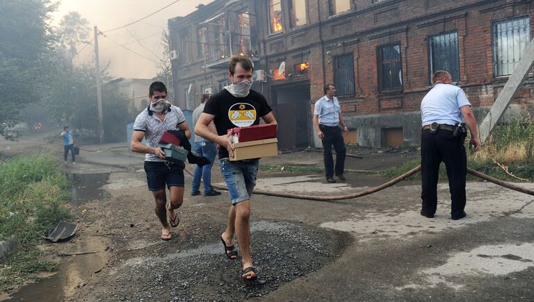 Пожар на территории жилого сектора в Ростове-на-Дону