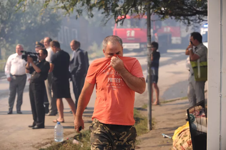 Пожар в Ростове-на-Дону в районе Театрального спуска Пожар в Ростове-на-Дону в районе Театрального спуска