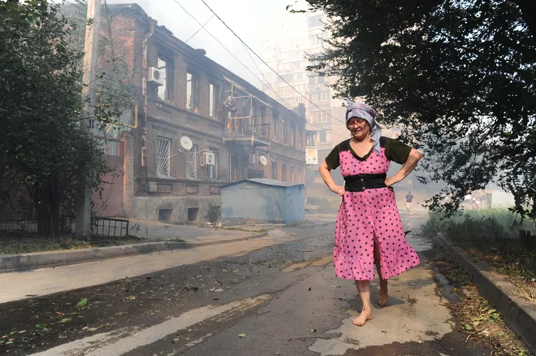 Пожар в Ростове-на-Дону в районе Театрального спуска Пожар в Ростове-на-Дону в районе Театрального спуска
