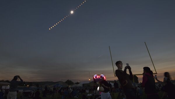 Комбинированное изображение полного солнечного затмения. 21 августа 2017