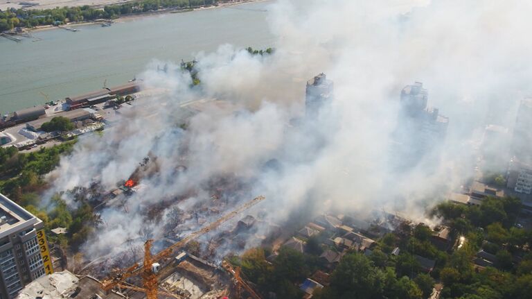 Бушующий огонь и усилия пожарных: ликвидация возгорания в Ростове-на-Дону Бушующий огонь и усилия пожарных: ликвидация возгорания в Ростове-на-Дону