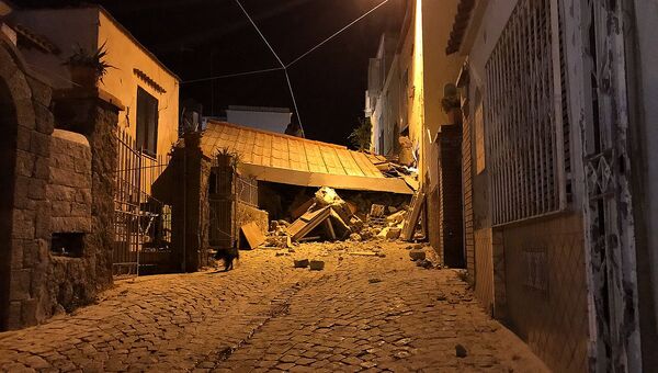 Последствия землетрясения на острове Искья у побережья Неаполя. Архивное фото