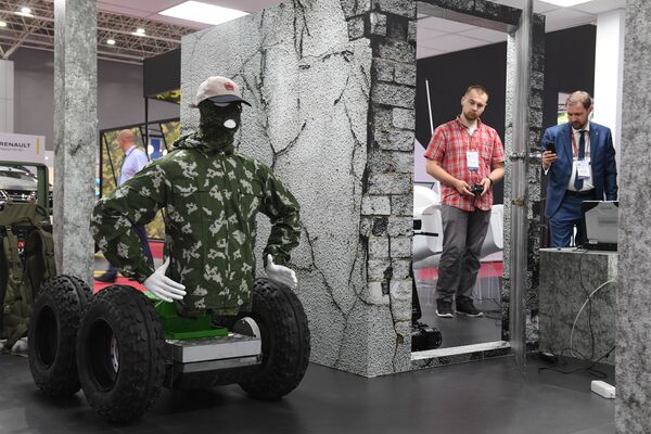 Прототип тактического тренажера Подвижная радиоуправляемая мишень на международном военно-техническом форуме Армия-2017 в Московской области